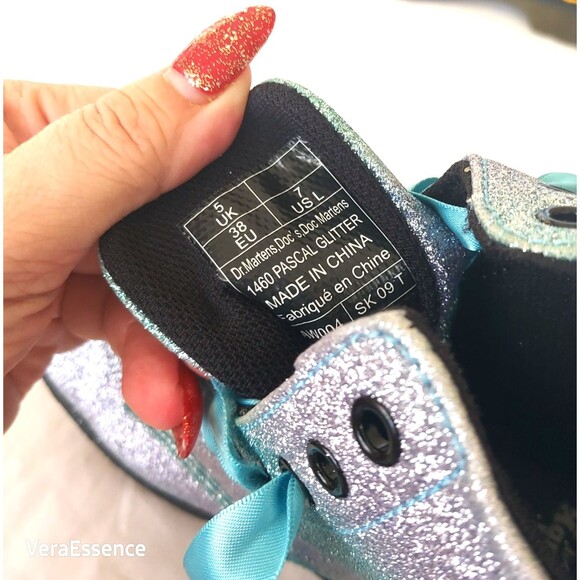 DR. MARTENS Pascal 8-Eye Boots Fine Blue Glitter Combat Ribbon Laces Sz7 New - Picture 9 of 10